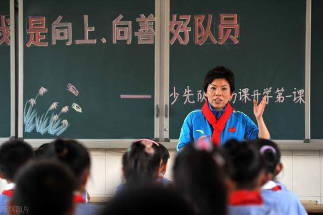 惠美（韓彩英 飾）為韓國家喻戶曉的一流女演員，同時也是演藝圈最強誹聞製造機，近期更被拍到和本身小13歲的小鮮肉男星約會。素恩（陳智熙 飾）是惠美的鄰居，真實的成分是惠美的奥秘私生女，因為媽媽的特别身份，無法像其他人一樣有正常的成長空間。當素恩看到本身最愛的樂團SENSE的團長歐巴居然被拍到和媽媽約會中，決定當本身母親的頭號酸平易近，在網路上發起黑特文，不顧一切也要禁止這段豪情！事实素恩和媽媽的這場戰爭，會不會成功呢？